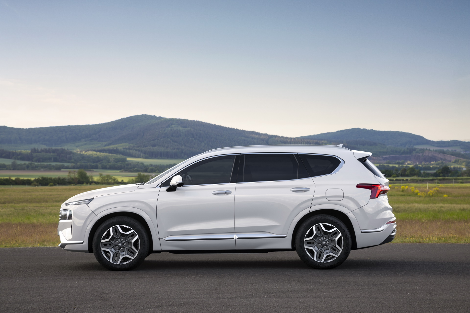 Mẫu SUV 7 chỗ tiết kiệm nhiên liệu và bán chạy nhất thị trường Việt Nam: Khó có lựa chọn tốt hơn! - Ảnh 7 Mẫu SUV 7 chỗ tiết kiệm nhiên liệu và bán chạy nhất thị trường Việt Nam: Khó có lựa chọn tốt hơn! - Ảnh 7