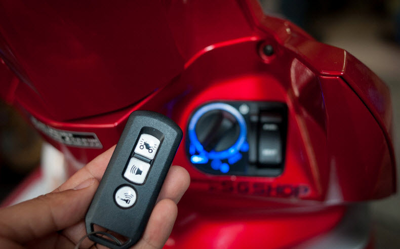 Bóc tách toàn bộ ưu, nhược điểm bộ khóa thông minh Smartkey của xe máy Honda - Ảnh 3 Bóc tách toàn bộ ưu, nhược điểm bộ khóa thông minh Smartkey của xe máy Honda - Ảnh 3