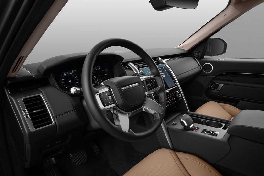Land Rover Discovery phiên bản mới tại Việt Nam: Sang trọng, tinh tế và đa dụng hơn - Ảnh 6 Land Rover Discovery phiên bản mới tại Việt Nam: Sang trọng, tinh tế và đa dụng hơn - Ảnh 6