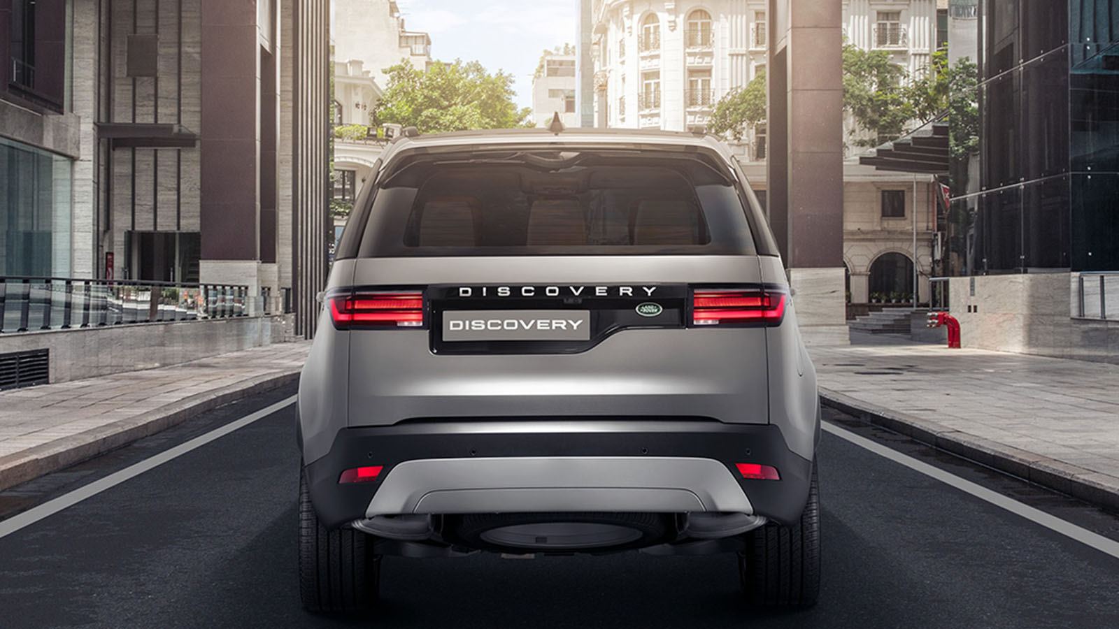 Land Rover Discovery phiên bản mới tại Việt Nam: Sang trọng, tinh tế và đa dụng hơn - Ảnh 4 Land Rover Discovery phiên bản mới tại Việt Nam: Sang trọng, tinh tế và đa dụng hơn - Ảnh 4