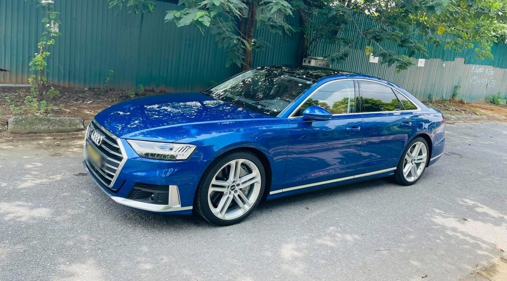 Cận cảnh Audi S8 thế hệ mới đầu tiên tại Việt Nam: Xe sang thỏa mãn đam mê tốc độ - Ảnh 2 Cận cảnh Audi S8 thế hệ mới đầu tiên tại Việt Nam: Xe sang thỏa mãn đam mê tốc độ - Ảnh 2