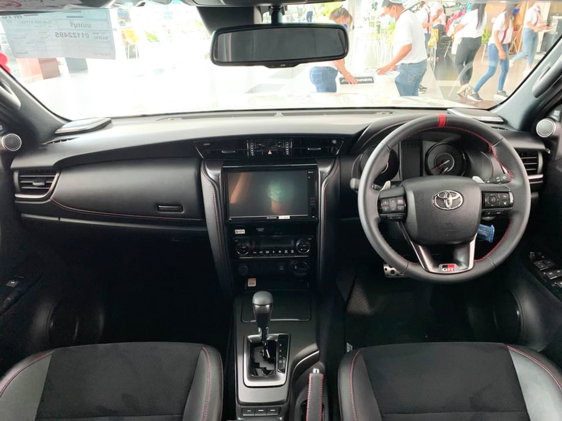 Xem trước Toyota Fortuner GR Sport 2022 giá 1.3 tỷ tại đại lý Thái Lan, sắp có mặt tại Việt Nam 6 Xem trước Toyota Fortuner GR Sport 2022 giá 1.3 tỷ tại đại lý Thái Lan, sắp có mặt tại Việt Nam 6