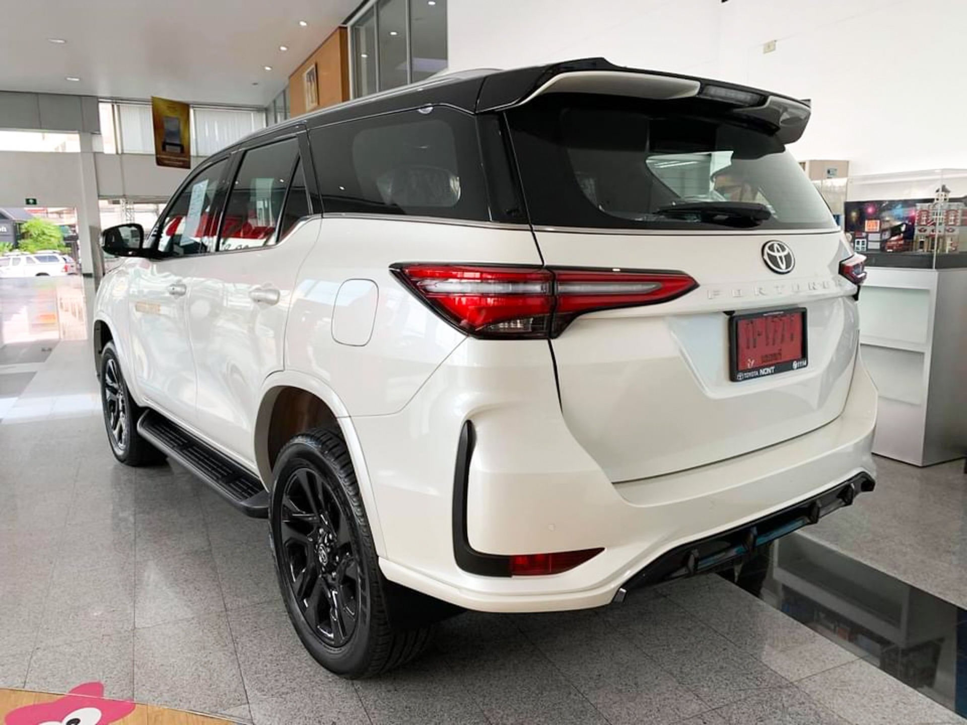 Xem trước Toyota Fortuner GR Sport 2022 giá 1.3 tỷ tại đại lý Thái Lan, sắp có mặt tại Việt Nam 5 Xem trước Toyota Fortuner GR Sport 2022 giá 1.3 tỷ tại đại lý Thái Lan, sắp có mặt tại Việt Nam 5