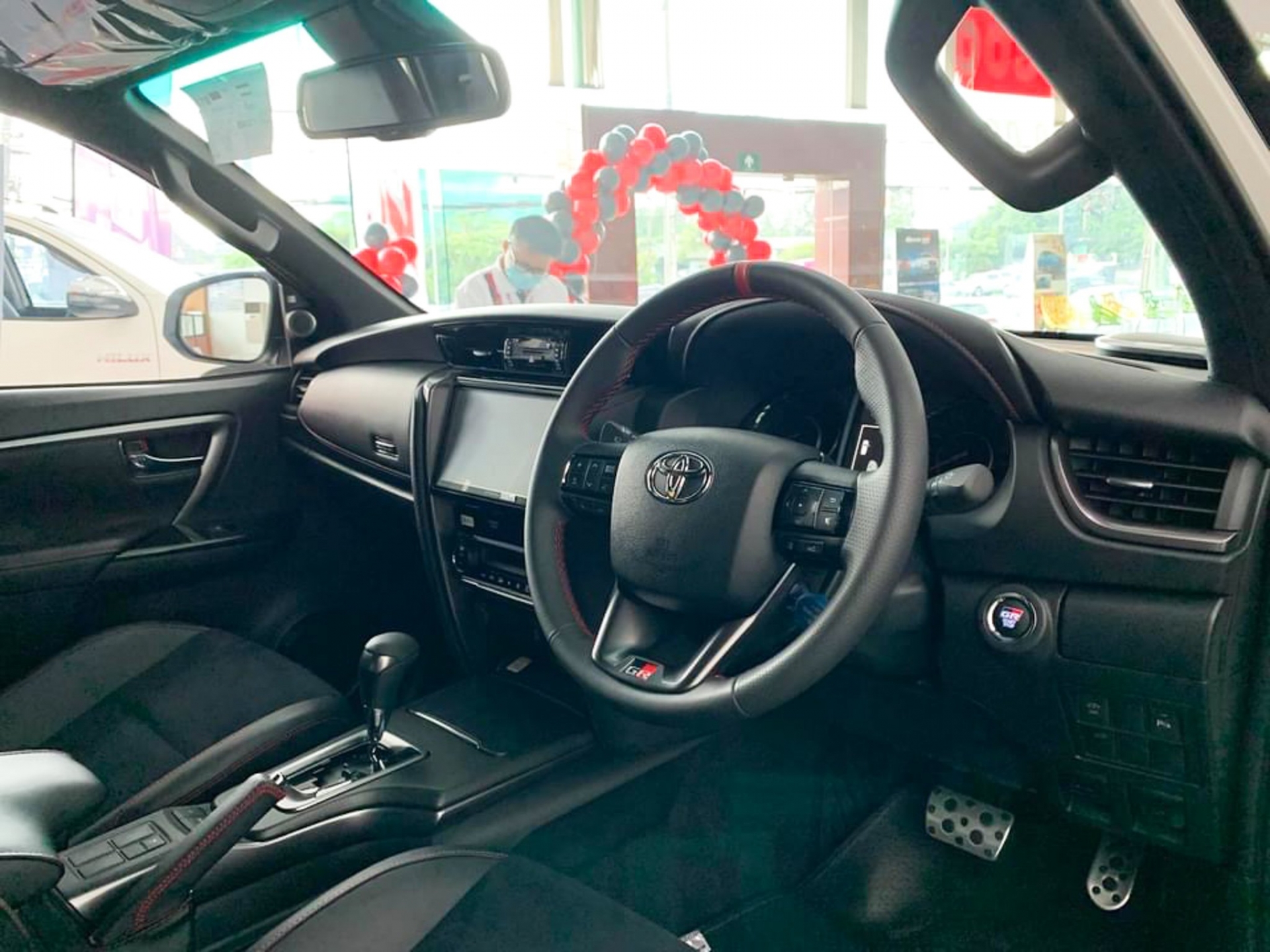 Xem trước Toyota Fortuner GR Sport 2022 giá 1.3 tỷ tại đại lý Thái Lan, sắp có mặt tại Việt Nam 7 Xem trước Toyota Fortuner GR Sport 2022 giá 1.3 tỷ tại đại lý Thái Lan, sắp có mặt tại Việt Nam 7