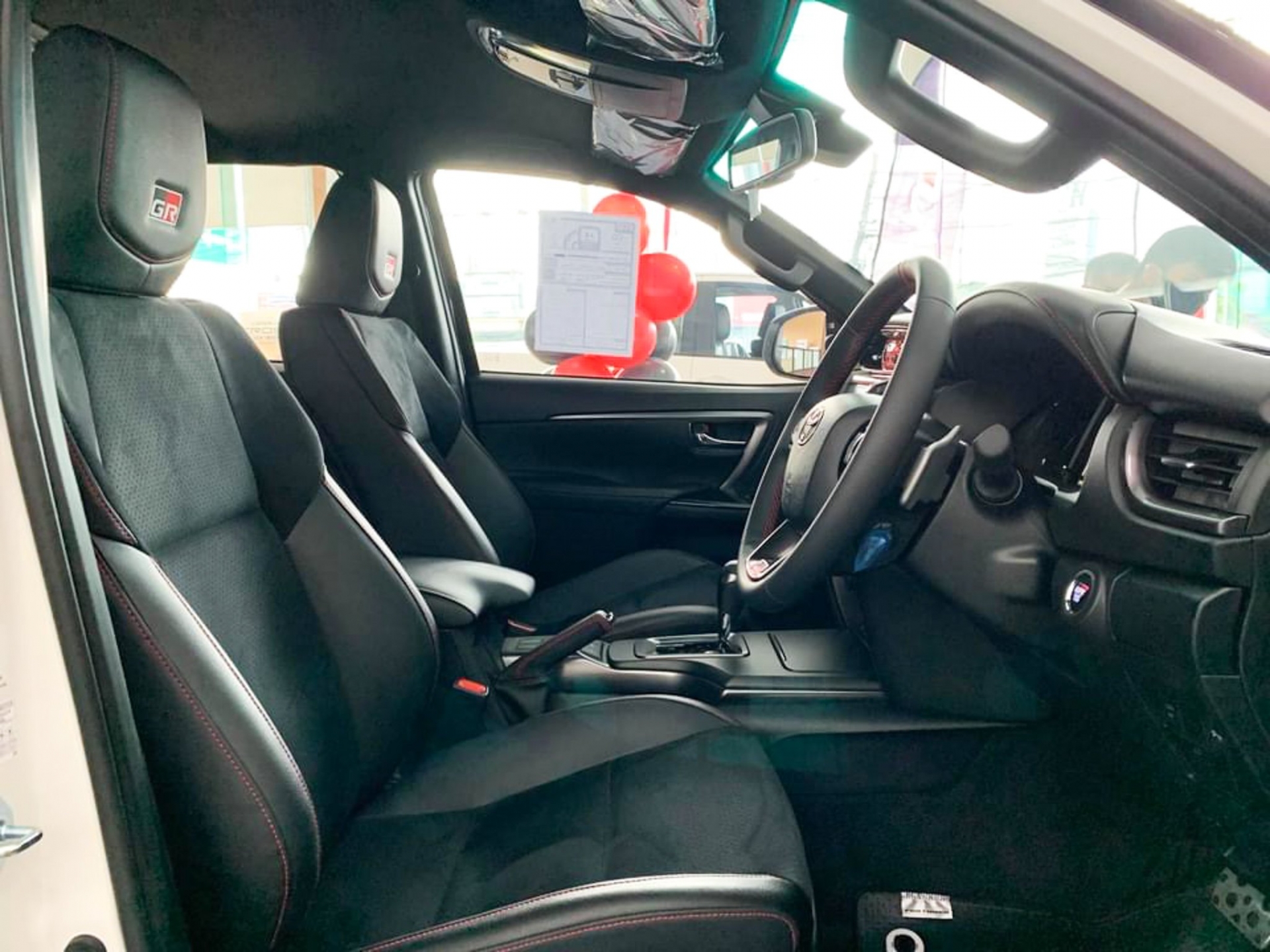 Xem trước Toyota Fortuner GR Sport 2022 giá 1.3 tỷ tại đại lý Thái Lan, sắp có mặt tại Việt Nam 8 Xem trước Toyota Fortuner GR Sport 2022 giá 1.3 tỷ tại đại lý Thái Lan, sắp có mặt tại Việt Nam 8