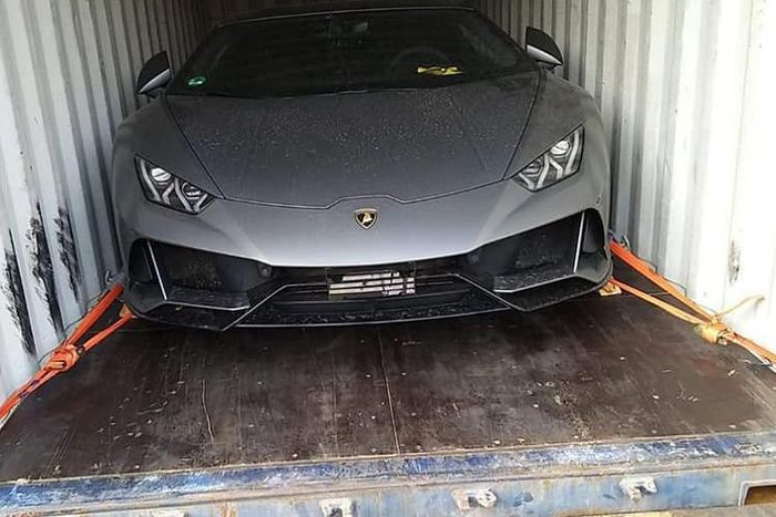 Cận cảnh siêu xe Lamborghini Huracan Evo đầu tiên xuất hiện tại Việt Nam - Ảnh 1 Cận cảnh siêu xe Lamborghini Huracan Evo đầu tiên xuất hiện tại Việt Nam - Ảnh 1