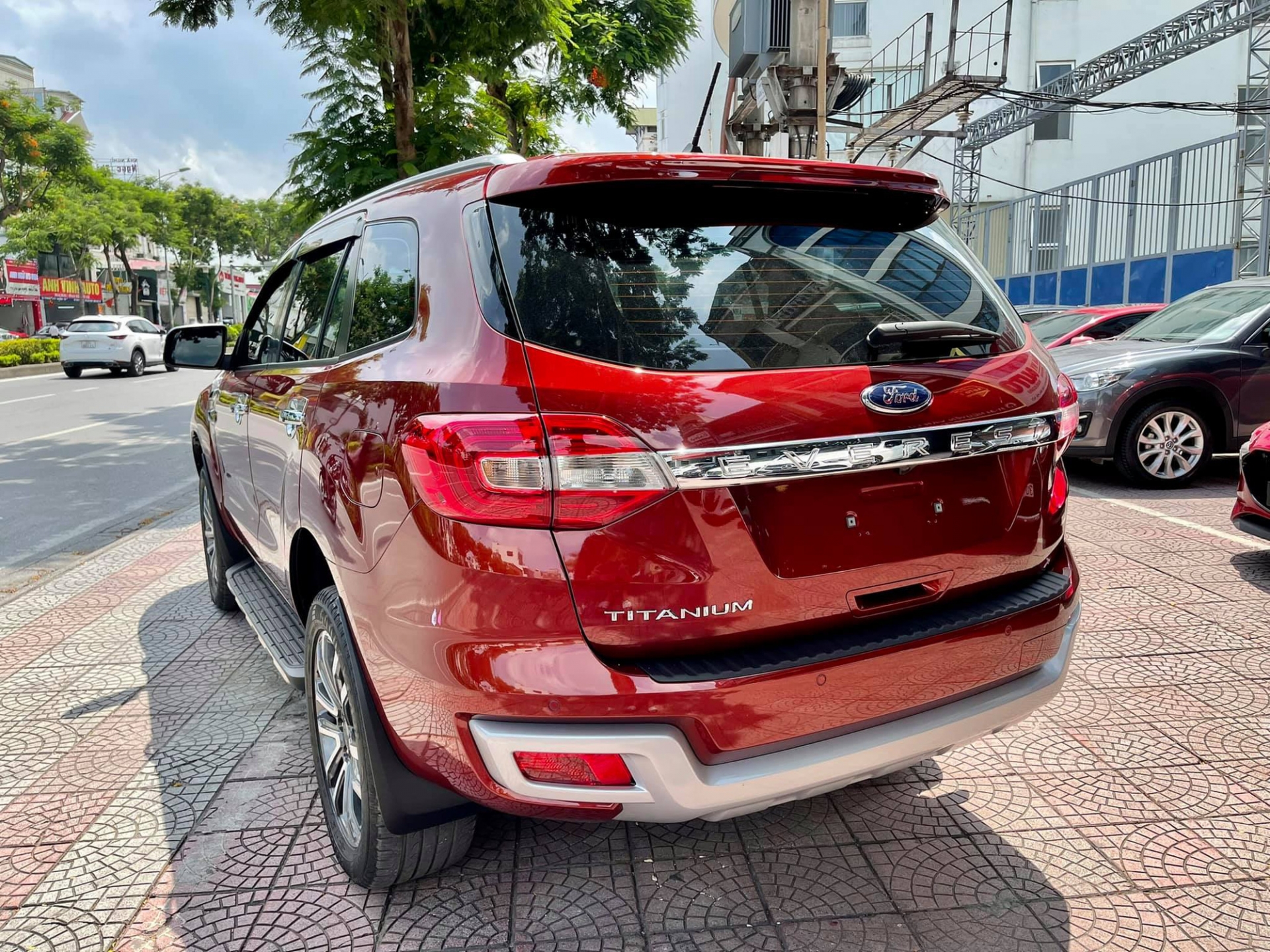 Loạt SUV xịn xò đang phải bán lỗ trên thị trường xe cũ: Khách mua hưởng lợi vài trăm triệu đồng - Ảnh 2