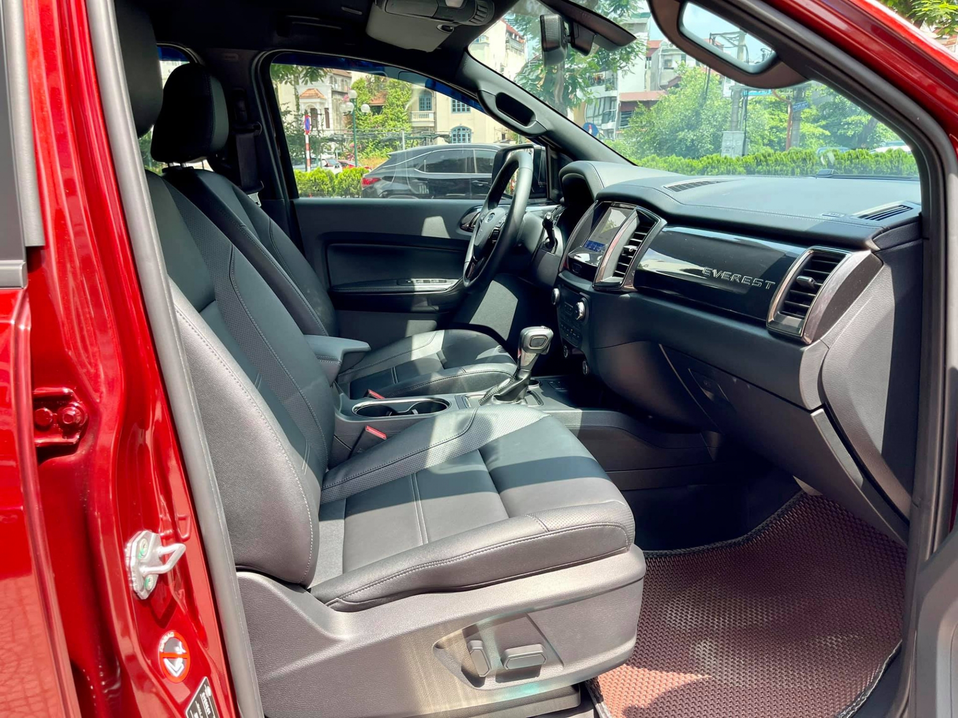 Loạt SUV xịn xò đang phải bán lỗ trên thị trường xe cũ: Khách mua hưởng lợi vài trăm triệu đồng - Ảnh 3