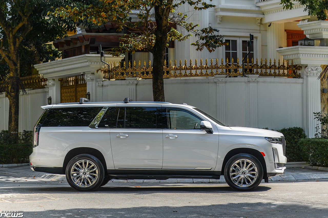 Chi tiết ‘khủng long’ Cadillac Escalade ESV đã về Việt Nam: SUV hạng sang được các đại gia ưa chuộng - Ảnh 1 Chi tiết ‘khủng long’ Cadillac Escalade ESV đã về Việt Nam: SUV hạng sang được các đại gia ưa chuộng - Ảnh 1