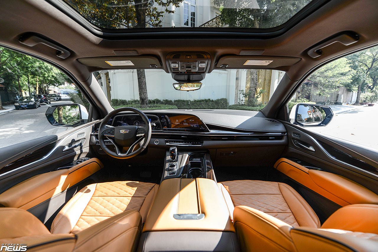 Chi tiết ‘khủng long’ Cadillac Escalade ESV đã về Việt Nam: SUV hạng sang được các đại gia ưa chuộng - Ảnh 2 Chi tiết ‘khủng long’ Cadillac Escalade ESV đã về Việt Nam: SUV hạng sang được các đại gia ưa chuộng - Ảnh 2