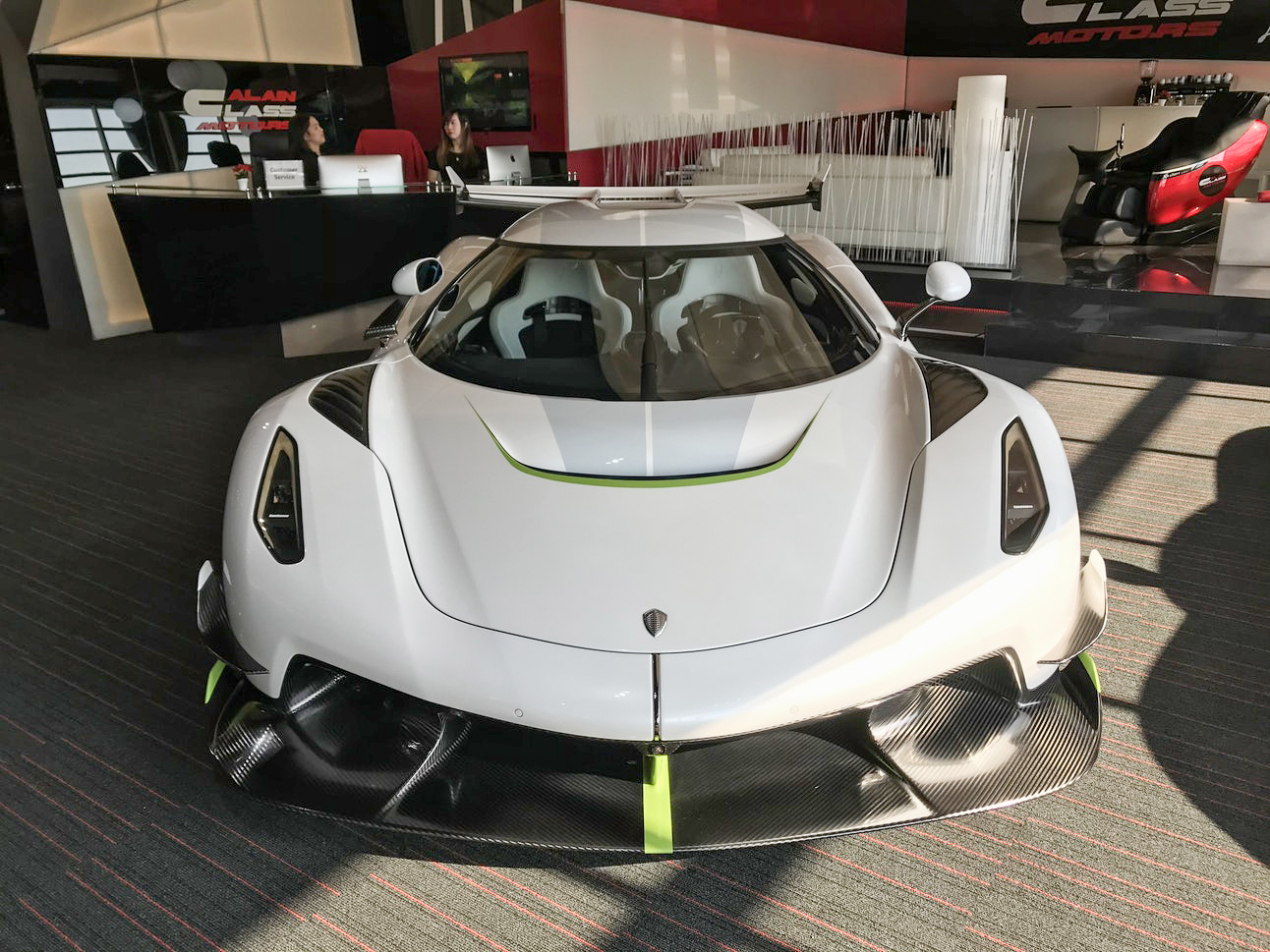 Đại lý chào hàng Koenigsegg Jesko, ai sẽ là chủ nhân của siêu xe đắt nhất Việt Nam? 2 Đại lý chào hàng Koenigsegg Jesko, ai sẽ là chủ nhân của siêu xe đắt nhất Việt Nam? 2