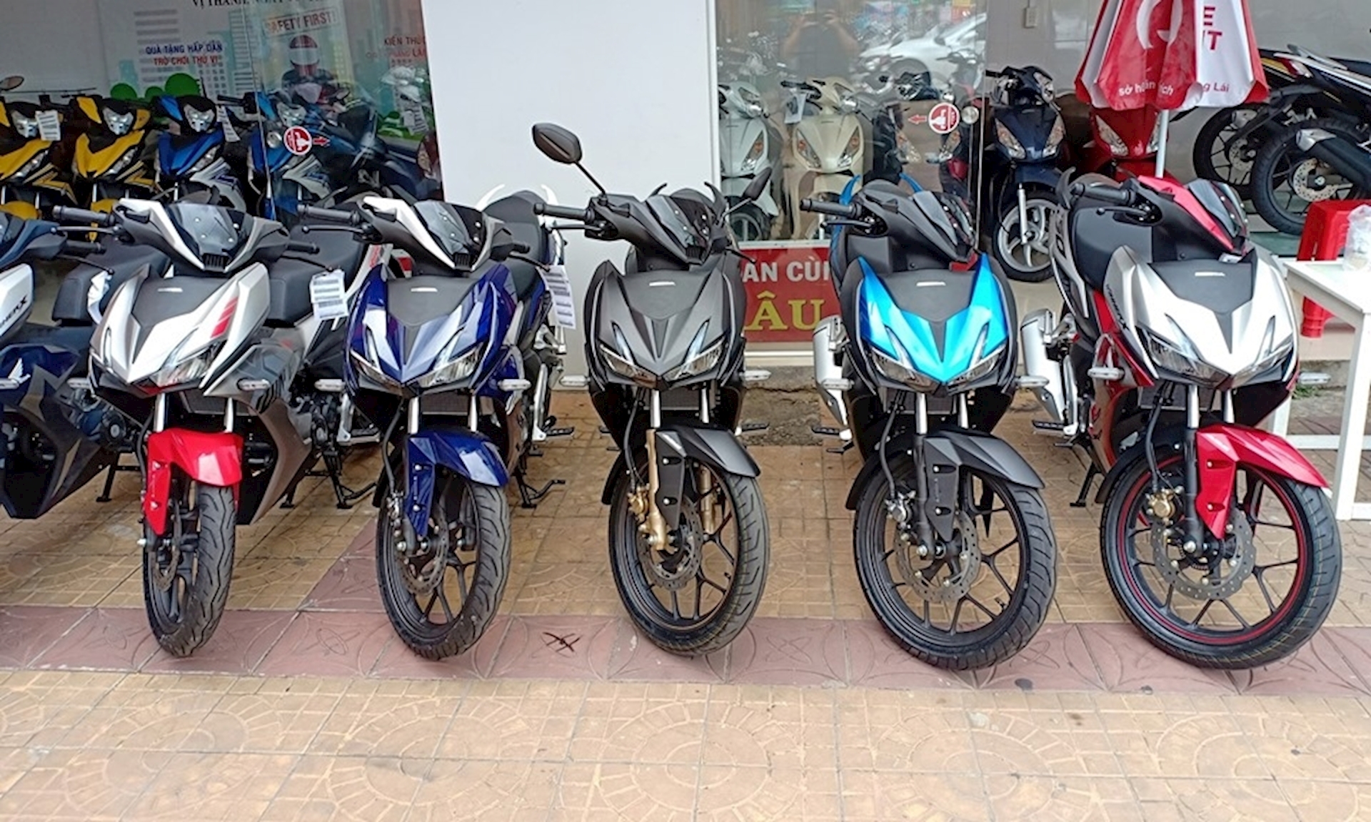 Honda Winner X tiếp tục giảm giá sâu, xác lập đáy mới  - Ảnh 3