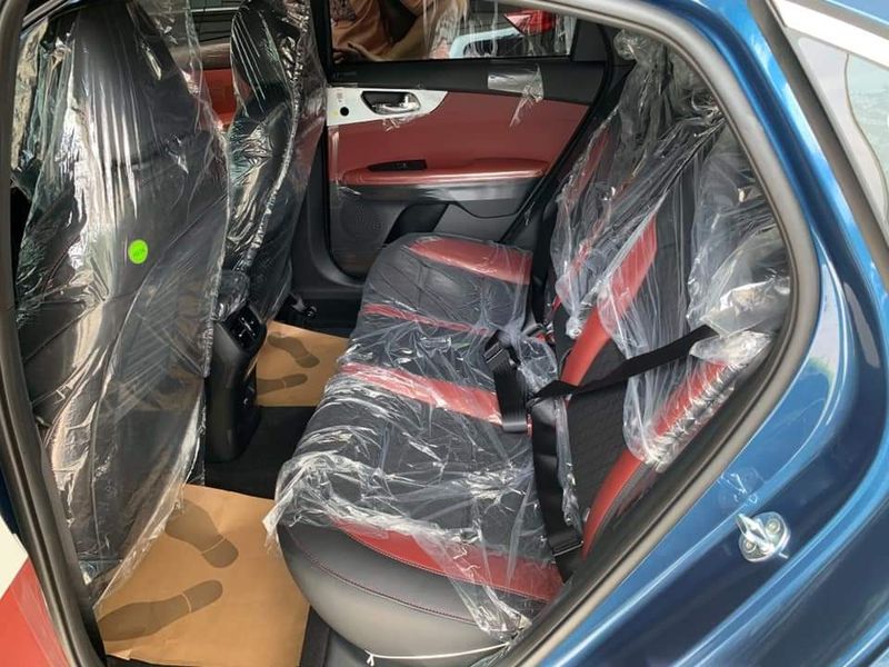 Cận cảnh Kia K3 có mặt tại đại lý, dân tình náo loạn vì một chi tiết khó hiểu - Ảnh 7 Cận cảnh Kia K3 có mặt tại đại lý, dân tình náo loạn vì một chi tiết khó hiểu - Ảnh 7