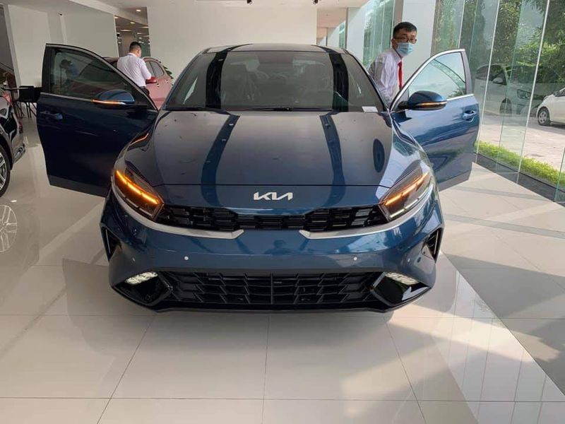 Cận cảnh Kia K3 có mặt tại đại lý, dân tình náo loạn vì một chi tiết khó hiểu - Ảnh 3 Cận cảnh Kia K3 có mặt tại đại lý, dân tình náo loạn vì một chi tiết khó hiểu - Ảnh 3