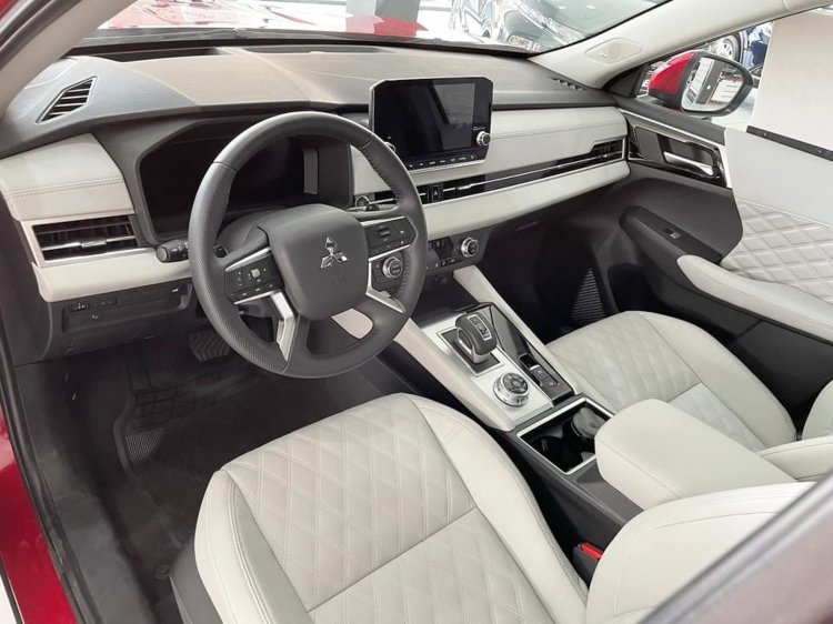 Xem trước ảnh thực của Mitsubishi Outlander 2022 sắp về Việt Nam: Đột phá toàn diện về nội thất - Ảnh 6 Xem trước ảnh thực của Mitsubishi Outlander 2022 sắp về Việt Nam: Đột phá toàn diện về nội thất - Ảnh 6