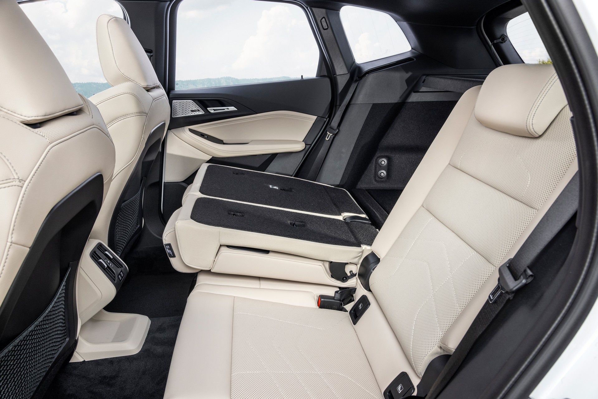 BMW sắp tung bộ sản phẩm Active Tourer thế hệ mới, tiếp nối thành công của dòng 2-Series - Ảnh 8 BMW sắp tung bộ sản phẩm Active Tourer thế hệ mới, tiếp nối thành công của dòng 2-Series - Ảnh 8
