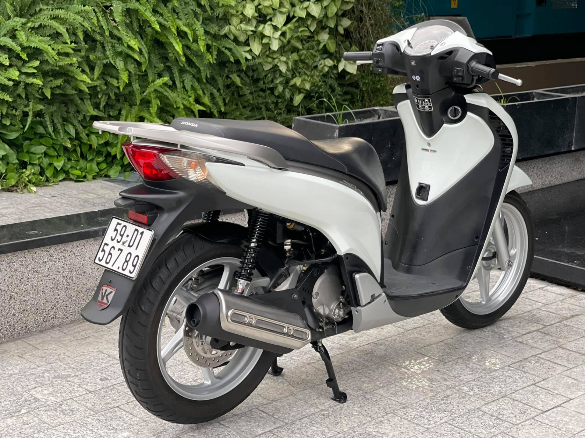 Honda SH 150i cũ rao bán giá 1 tỷ đồng, xe tìm được chủ mới chỉ sau 4 ngày - Ảnh 6 Honda SH 150i cũ rao bán giá 1 tỷ đồng, xe tìm được chủ mới chỉ sau 4 ngày - Ảnh 6