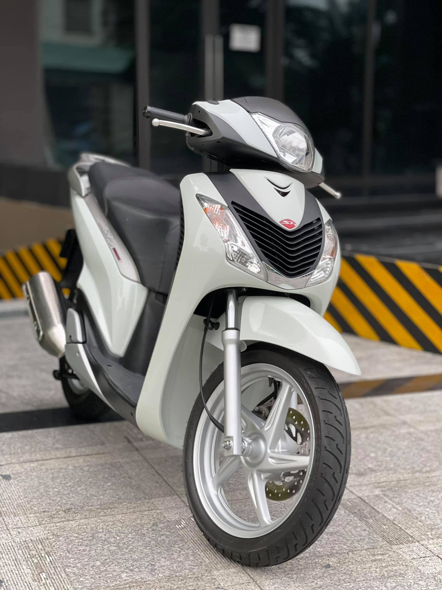 Honda SH 150i cũ rao bán giá 1 tỷ đồng, xe tìm được chủ mới chỉ sau 4 ngày - Ảnh 1 Honda SH 150i cũ rao bán giá 1 tỷ đồng, xe tìm được chủ mới chỉ sau 4 ngày - Ảnh 1