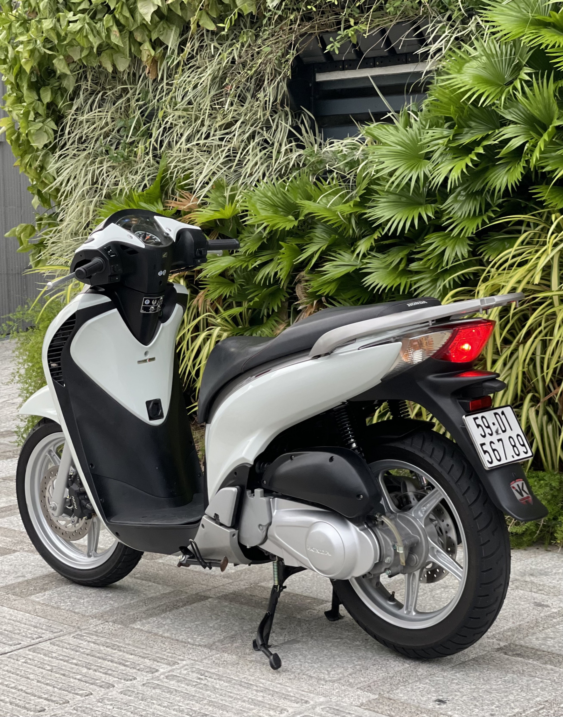 Honda SH 150i cũ rao bán giá 1 tỷ đồng, xe tìm được chủ mới chỉ sau 4 ngày - Ảnh 4 Honda SH 150i cũ rao bán giá 1 tỷ đồng, xe tìm được chủ mới chỉ sau 4 ngày - Ảnh 4