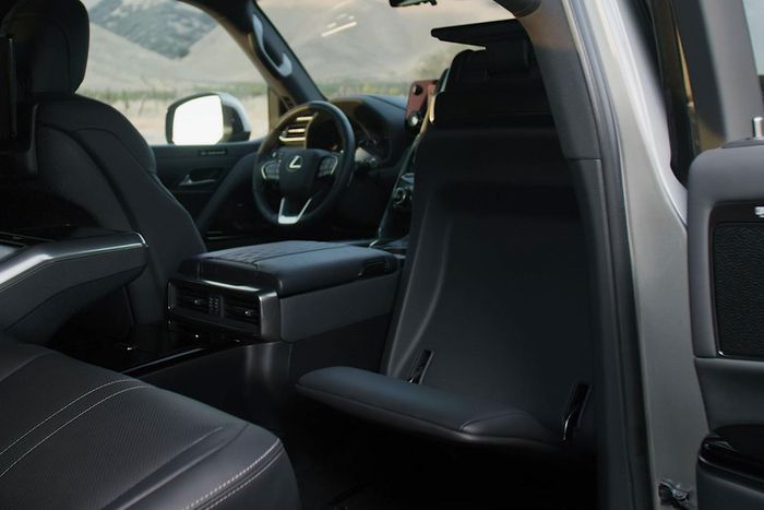 Chiêm ngưỡng Lexus LX 600 hoàn toàn mới, siêu phẩm xe sang thế chỗ LX 570 9