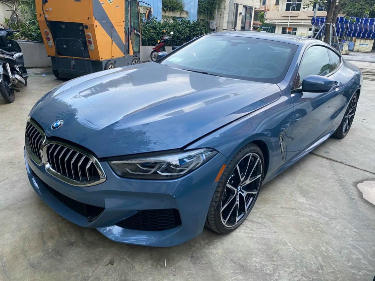 Cận cảnh xe sang 2 cửa BMW 8-Series Coupe đầu tiên vừa về đến Việt Nam 1 Cận cảnh xe sang 2 cửa BMW 8-Series Coupe đầu tiên vừa về đến Việt Nam 1