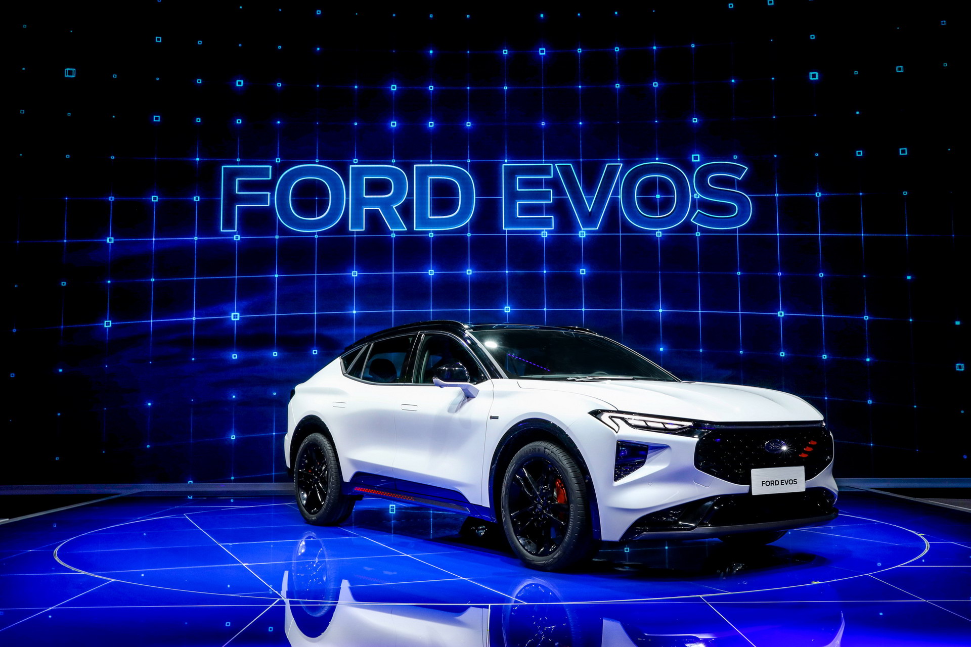 Cận cảnh Ford Evos 2021, mẫu xe đẹp không tì vết khiến khách Việt ao ước 1