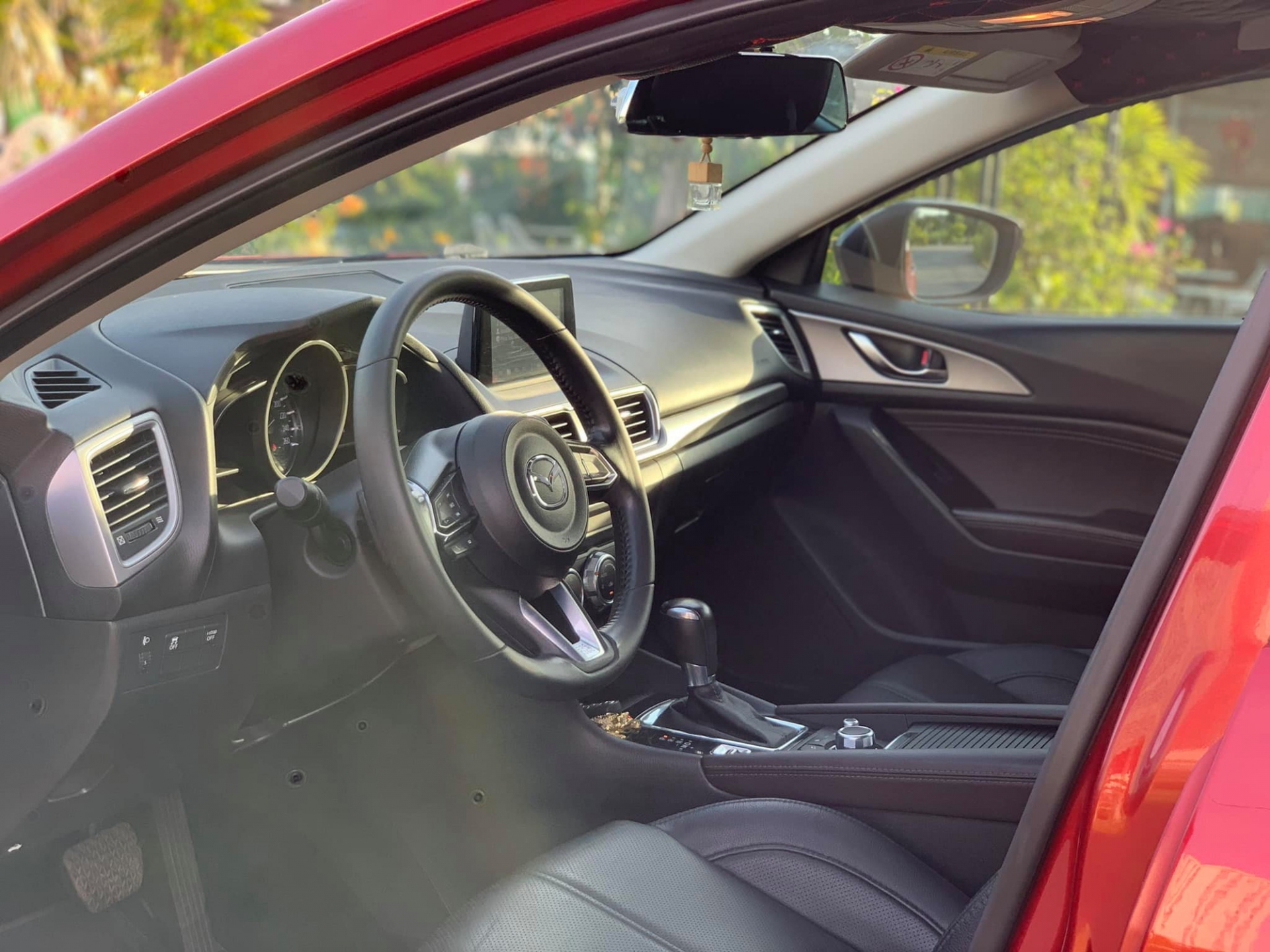 Mazda3 3 năm tuổi có giá bán lại ngang xe sang Mercedes-Benz: Nhiều chi tiết đáng tiền 4