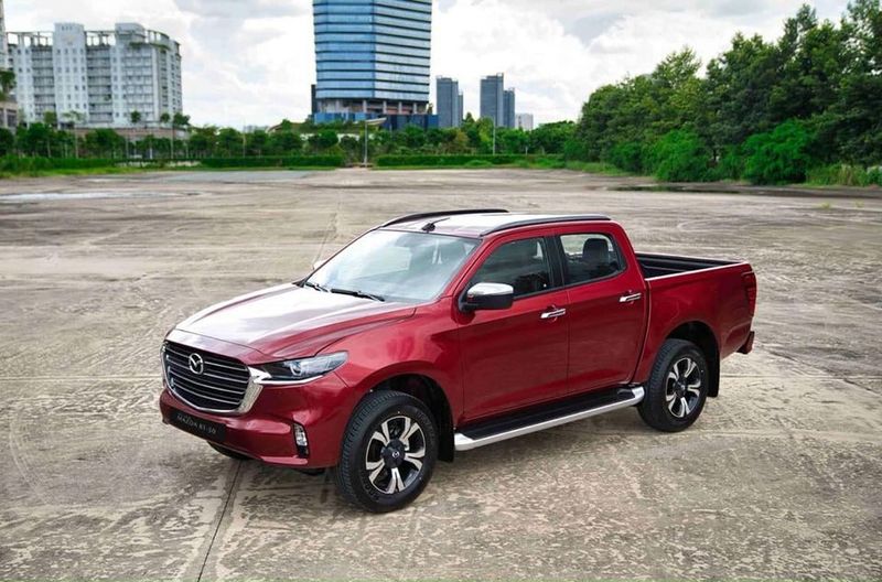 Mazda nhập khẩu đồng loạt giảm giá tới 100 triệu, tự tạo lợi thế để cạnh tranh cùng ‘hàng nội’ - Ảnh 4 Mazda nhập khẩu đồng loạt giảm giá tới 100 triệu, tự tạo lợi thế để cạnh tranh cùng ‘hàng nội’ - Ảnh 4