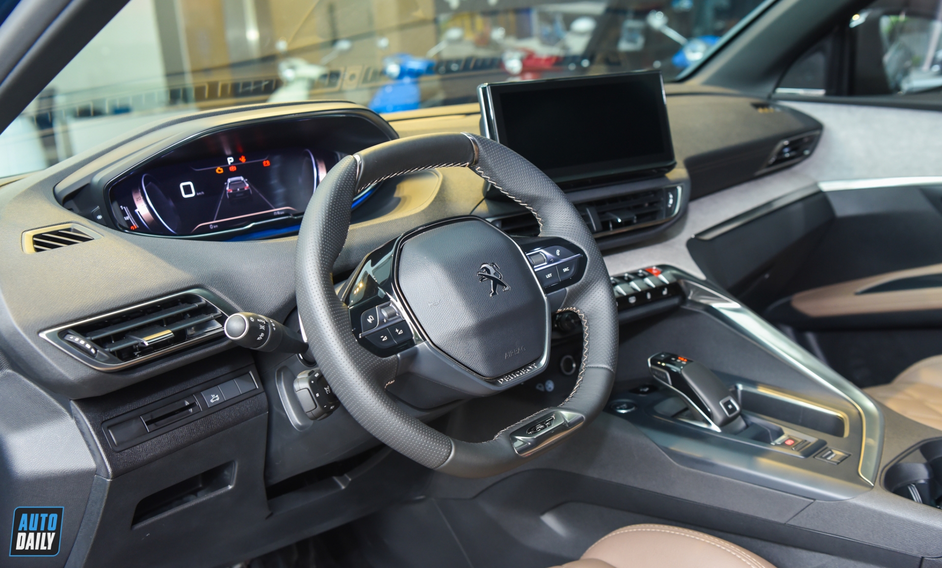 Cận cảnh Peugeot 5008 đời mới đã có mặt tại đại lý, sẵn sàng phục vụ khách Việt - Ảnh 1 Cận cảnh Peugeot 5008 đời mới đã có mặt tại đại lý, sẵn sàng phục vụ khách Việt - Ảnh 1