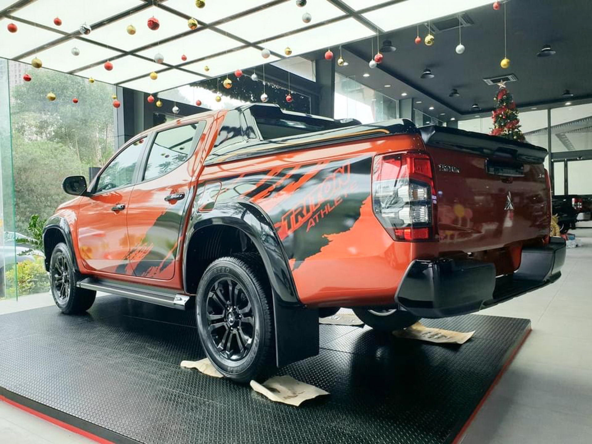 Cận cảnh Mitsubishi Triton Athlete 2022 vừa ra mắt thị trường Việt Nam: Xe đã về đại lý, giá rẻ hấp dẫn - Ảnh 4 Cận cảnh Mitsubishi Triton Athlete 2022 vừa ra mắt thị trường Việt Nam: Xe đã về đại lý, giá rẻ hấp dẫn - Ảnh 4