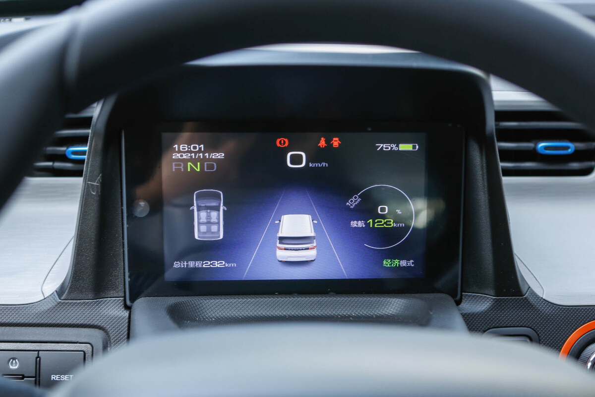 Cận cảnh Hongguang Mini EV giá 150 triệu: Xe điện bán chạy nhất thế giới có mặt tại Việt Nam - Ảnh 6 Cận cảnh Hongguang Mini EV giá 150 triệu: Xe điện bán chạy nhất thế giới có mặt tại Việt Nam - Ảnh 6