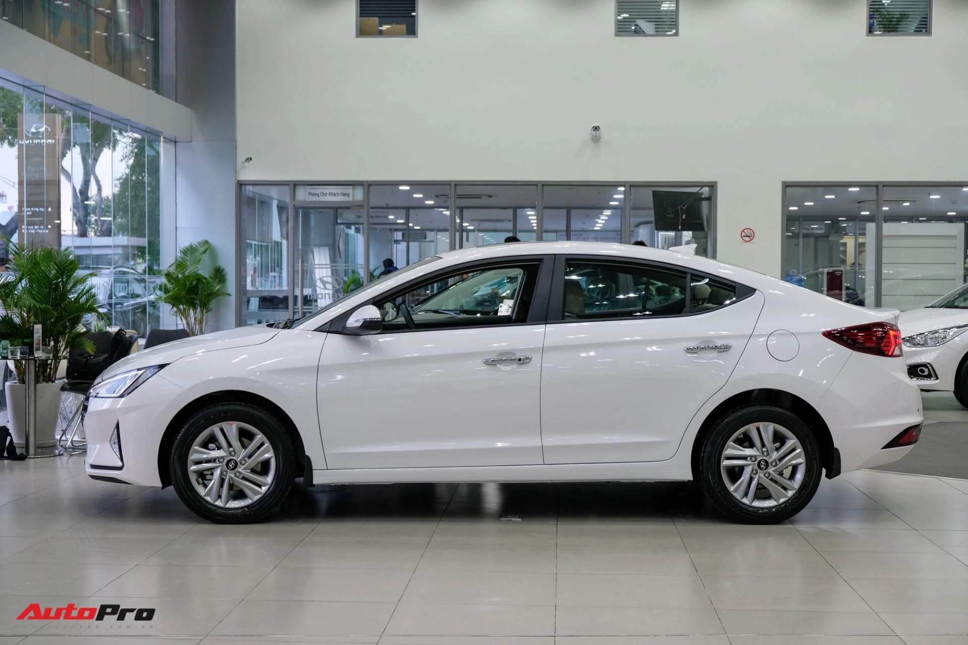 Đại lý Hyundai đồng loạt đại hạ giá cho Elantra, giảm kịch sàn chỉ còn 525 triệu đồng - Ảnh 6 Đại lý Hyundai đồng loạt đại hạ giá cho Elantra, giảm kịch sàn chỉ còn 525 triệu đồng - Ảnh 6