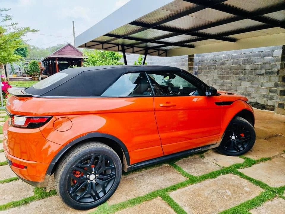 Hàng hiếm Range Rover mui trần bán lại rẻ hơn cả tỷ đồng, lựa chọn độc đáo dành cho đại gia - Ảnh 6 Hàng hiếm Range Rover mui trần bán lại rẻ hơn cả tỷ đồng, lựa chọn độc đáo dành cho đại gia - Ảnh 6