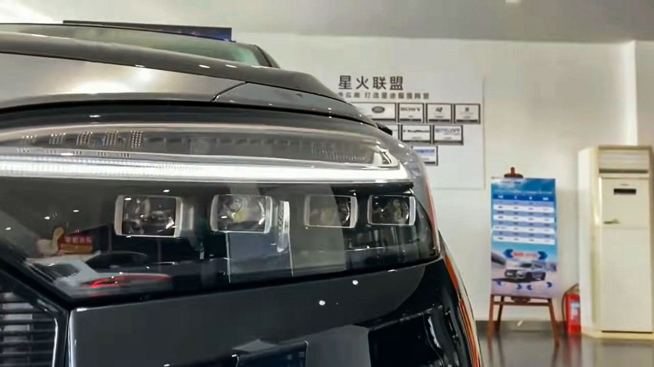 Toyota Innova 2022 lộ diện: Lột xác mạnh mẽ, thách thức Mitsubishi Xpander 2
