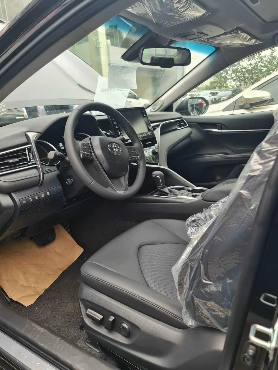 Cận cảnh Toyota Camry 2022 đã có mặt tại đại lý Việt Nam, sẵn sàng phục vụ khách hàng 6 Cận cảnh Toyota Camry 2022 đã có mặt tại đại lý Việt Nam, sẵn sàng phục vụ khách hàng 6