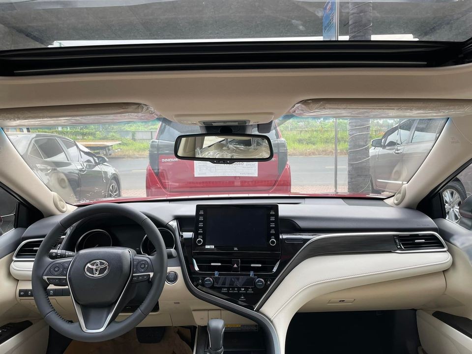 Cận cảnh Toyota Camry 2022 đã có mặt tại đại lý Việt Nam, sẵn sàng phục vụ khách hàng 5 Cận cảnh Toyota Camry 2022 đã có mặt tại đại lý Việt Nam, sẵn sàng phục vụ khách hàng 5