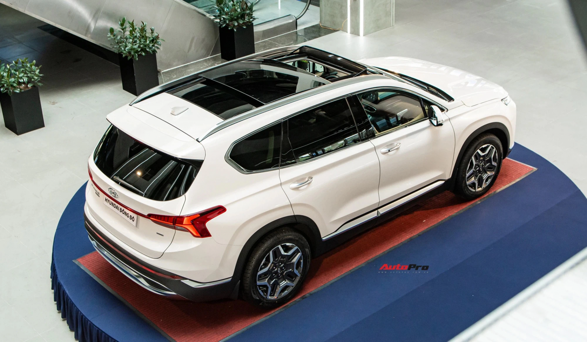 Hyundai Santa Fe 2022 bất ngờ xuất hiện tại đại lý: Bất ngờ về giá bán 2