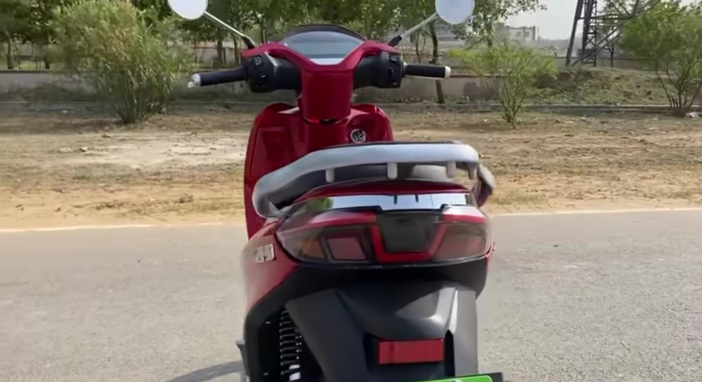 The electric motorcycle model causes a market fever with a series of 'terrible' equipment, priced at the same price as Honda Vision 3