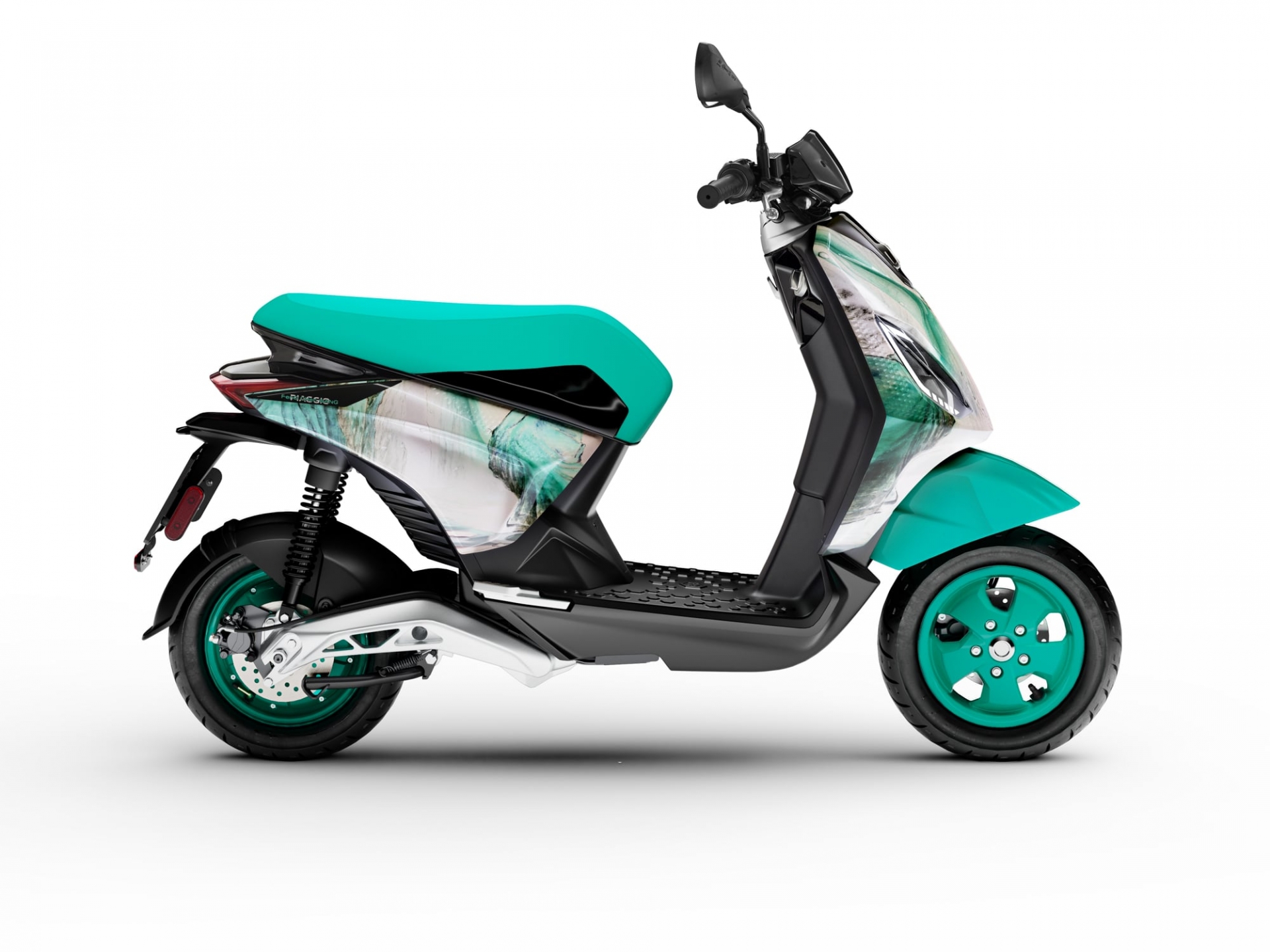 Piaggio's new electric car model launched with extremely strange colors, priced at the same price as Honda SH 125i 4