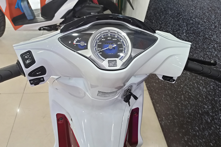 Honda Wave 125i về Việt Nam, giá bán ngang ngửa với xe ga cao cấp SH 125i - Ảnh 3 Honda Wave 125i về Việt Nam, giá bán ngang ngửa với xe ga cao cấp SH 125i - Ảnh 3