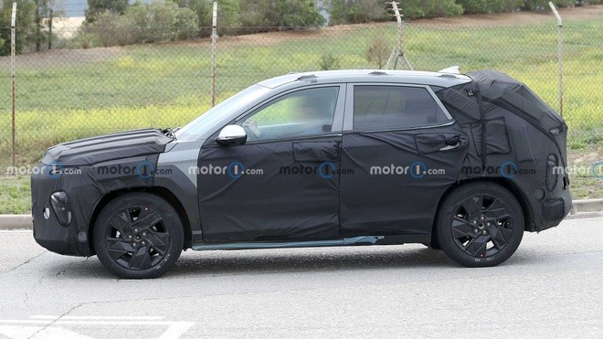 Hyundai Kona 2023 lộ diện với thiết kế trẻ trung, trang bị 'ngập' công nghệ - Ảnh 4 Hyundai Kona 2023 lộ diện với thiết kế trẻ trung, trang bị 'ngập' công nghệ - Ảnh 4