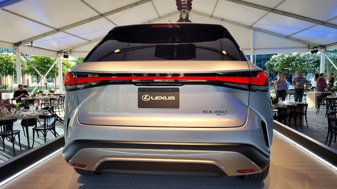 Xế sang Lexus RX 2023 lộ diện với ngoại hình 'lột xác', động cơ mạnh mẽ - Ảnh 2 Xế sang Lexus RX 2023 lộ diện với ngoại hình 'lột xác', động cơ mạnh mẽ - Ảnh 2