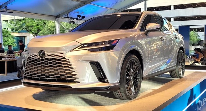Xế sang Lexus RX 2023 lộ diện với ngoại hình 'lột xác', động cơ mạnh mẽ - Ảnh 1 Xế sang Lexus RX 2023 lộ diện với ngoại hình 'lột xác', động cơ mạnh mẽ - Ảnh 1