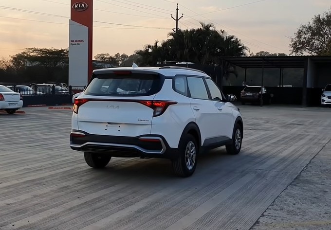 KIA Carens 2022 xuất hiện tại Việt Nam: Ngoại hình thu hút, động cơ mạnh mẽ - Ảnh 2 KIA Carens 2022 xuất hiện tại Việt Nam: Ngoại hình thu hút, động cơ mạnh mẽ - Ảnh 2