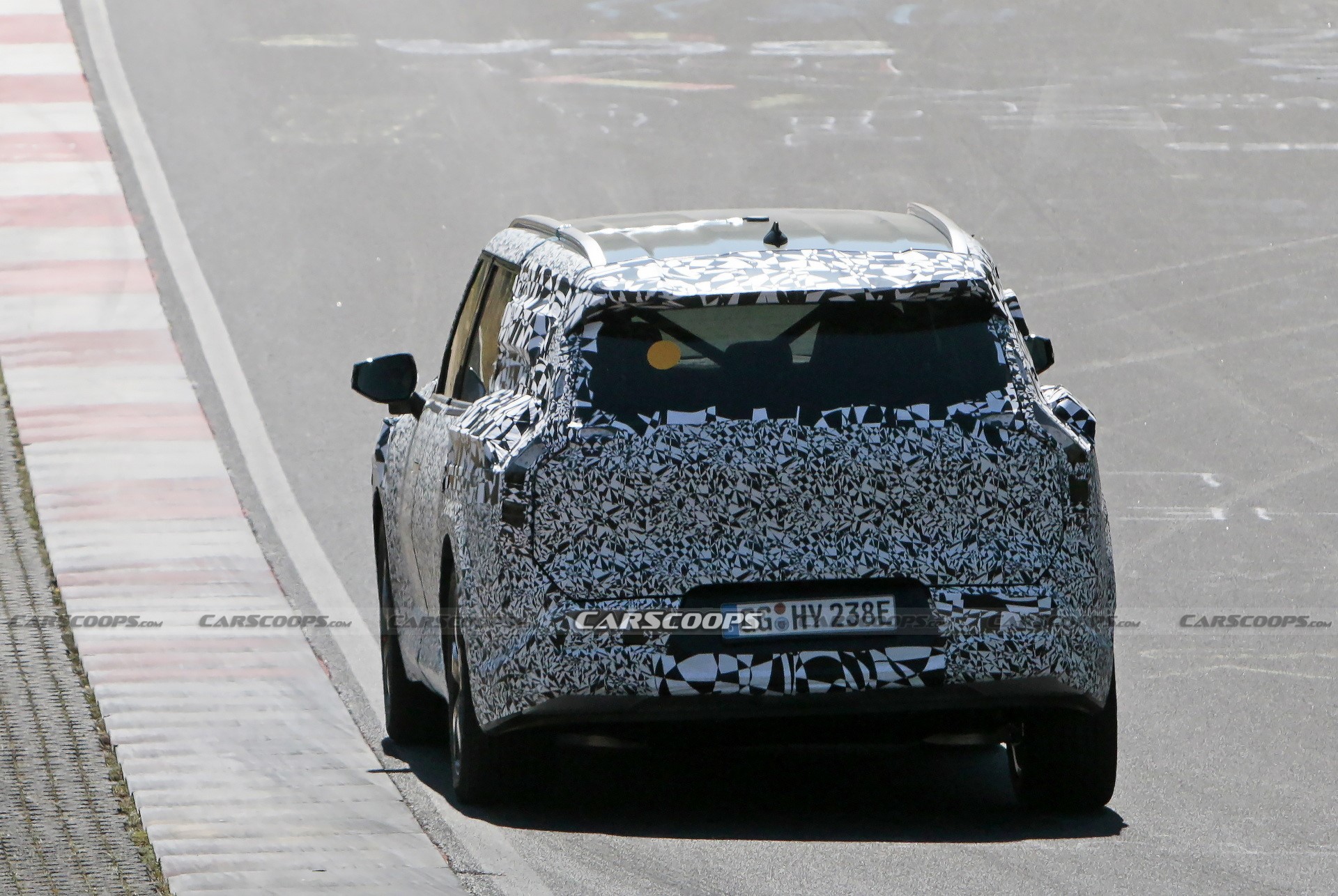 Kia EV9 2024 lộ diện với thiết kế mềm mại, khả năng sạc nhanh ấn tượng - Ảnh 3 Kia EV9 2024 lộ diện với thiết kế mềm mại, khả năng sạc nhanh ấn tượng - Ảnh 3