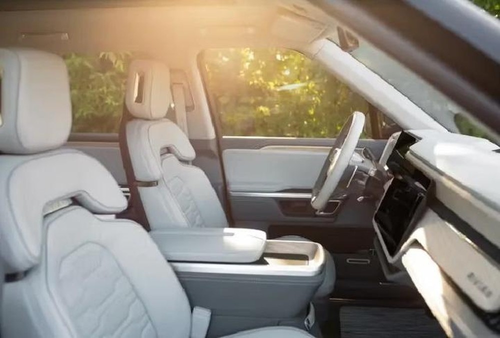 6 mẫu xe bán tải có thiết kế nội thất sang trọng nhất - Ảnh 3