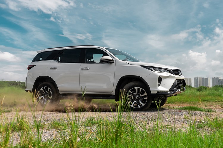Toyota Fortuner 2023 trình làng với nhiều sự thay đổi đặc biệt, giá từ 941 triệu đồng - Ảnh 1 Toyota Fortuner 2023 trình làng với nhiều sự thay đổi đặc biệt, giá từ 941 triệu đồng - Ảnh 1