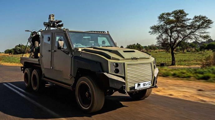 Toyota Land Cruiser bản bọc thép, trang bị súng chiến đấu đồ sộ - Ảnh 1 Toyota Land Cruiser bản bọc thép, trang bị súng chiến đấu đồ sộ - Ảnh 1