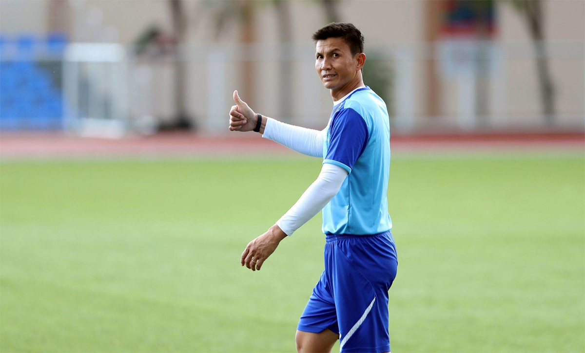 HLV thủ môn Nguyễn Thế Anh tập luyện cùng CLB Hà Nội. Nguồn: VnExpress