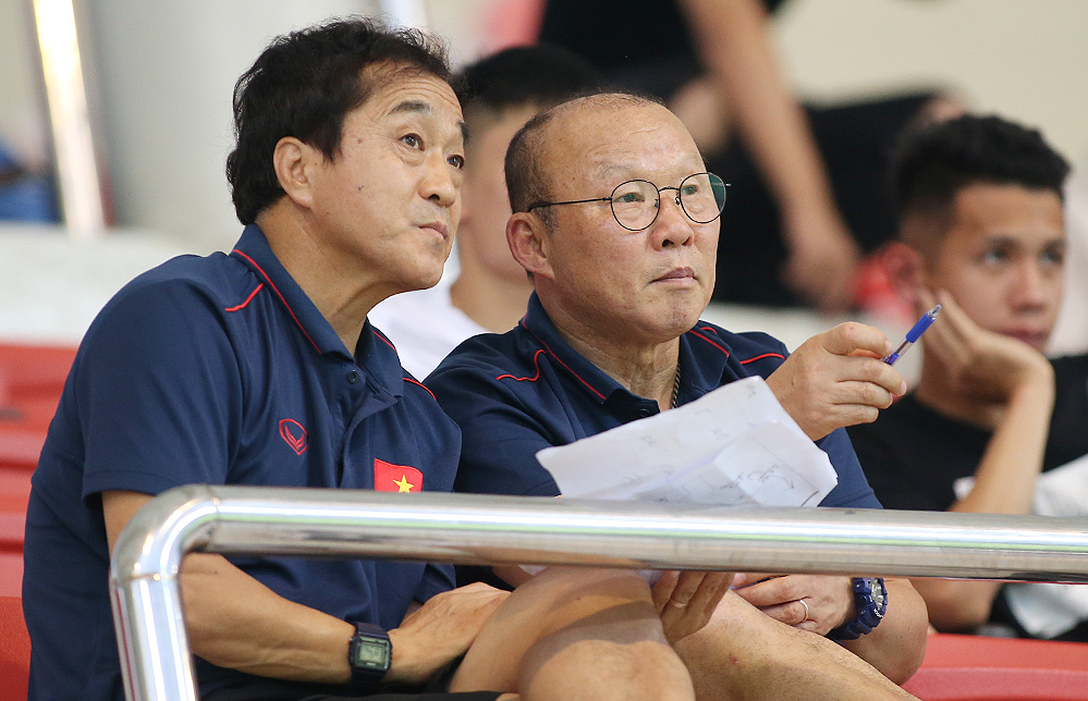 HLV Park Hang Seo cùng trợ lý sẽ dự khán vòng 4 V-League 2022